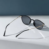 Stijlvolle Zonnebril voor Dames – Elegante Metaal- en Kunststof Combinatie voor Zonnige Dagen