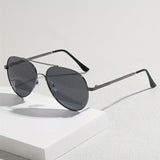 Pilot Zonnebril voor Heren – Tijdloos Design met Metaal en Kunststof voor Dagelijks Gebruik