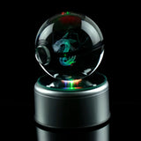 Kristallen Pokébal met LED-standaard – Interactief verzamel speelgoed