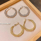 TwistElegance | Verhoog je stijl met gedraaide elegantie!