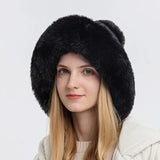 Pom Hat | Ontketen de glamour van een pluche winter essential!