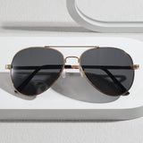 Pilot Zonnebril voor Heren – Tijdloos Design met Metaal en Kunststof voor Dagelijks Gebruik