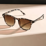 Trendy Retro Zonnebril voor Dames en Heren – Tortoiseshell Design voor Strand en Vakanties