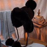 Pom Hat | Ontketen de glamour van een pluche winter essential!