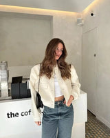 RetroGlam Jacket | Kies voor geraffineerde eenvoud met dit eersteklas bomberjack!