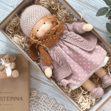Handgemaakte Waldorf Knuffelpop – Poppi