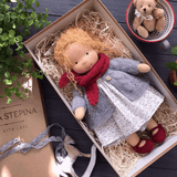 Handgemaakte Waldorf Knuffelpop – Poppi