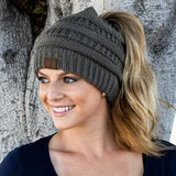 ChillChic | Blijf Chic en Knus met een Ponytail-vriendelijke Beanie!