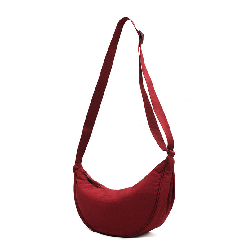 – Organiseren en stijlvol dragen met deze Half Moon Crossbody Tas