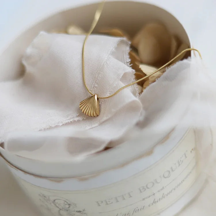 Gouden Jakobsmuschel-Bloemketting – Paars