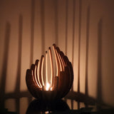 Boheemse Lotus Kaarsenhouder – Handgemaakt Laagjes Hout Ontwerp