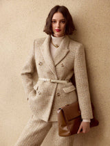 Dubbelrijige Blazer met Gespriem | Damespakken | Klassiek Tweedelig Pak met Modern Detail
