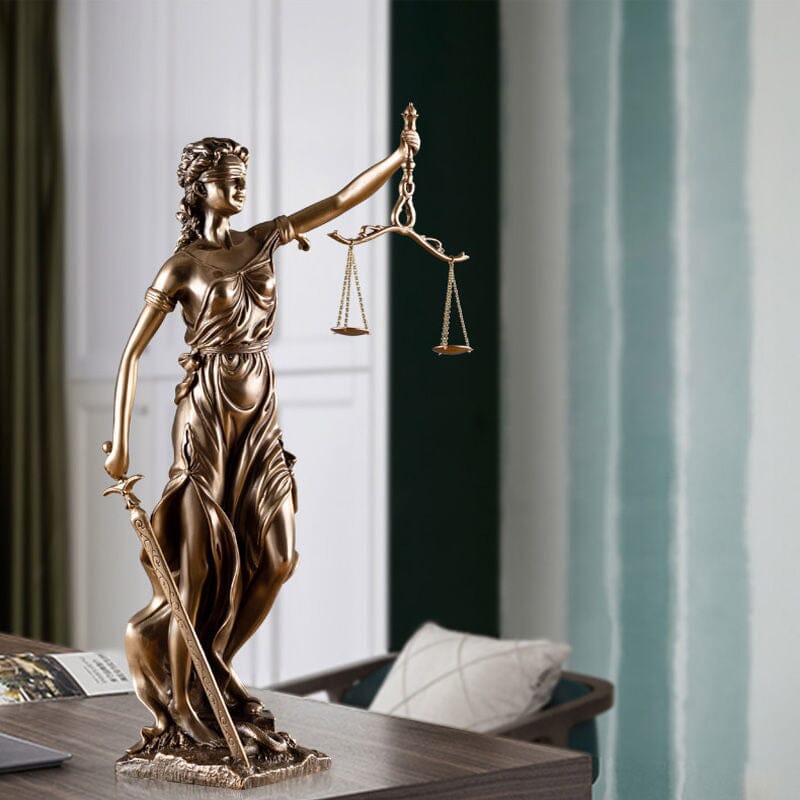 Decoratiestandbeeld van de Godin van de Gerechtigheid