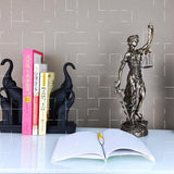 Decoratiestandbeeld van de Godin van de Gerechtigheid