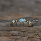 "Liefde en Eerlijkheid" - Opal Vintage Ring - Isabella