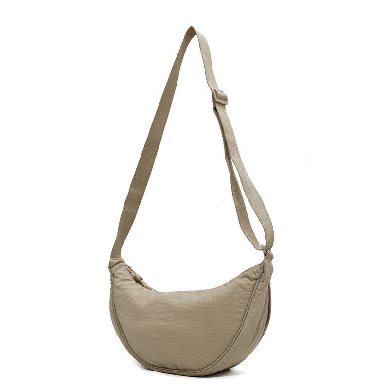 – Organiseren en stijlvol dragen met deze Half Moon Crossbody Tas