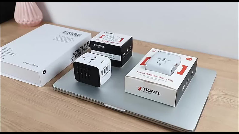 Reisadapter met 4 USB-poorten en Type-C – Wereldwijde Oplader met Snel Opladen en Veiligheidskenmerken