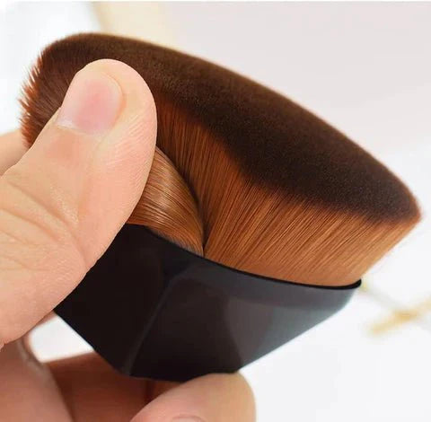 BeautyBrush | Krijg de kunst van een vlekkeloze foundation onder de knie met deze kwast!