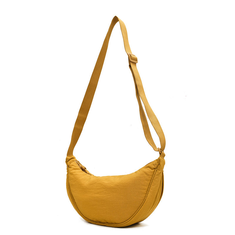 – Organiseren en stijlvol dragen met deze Half Moon Crossbody Tas