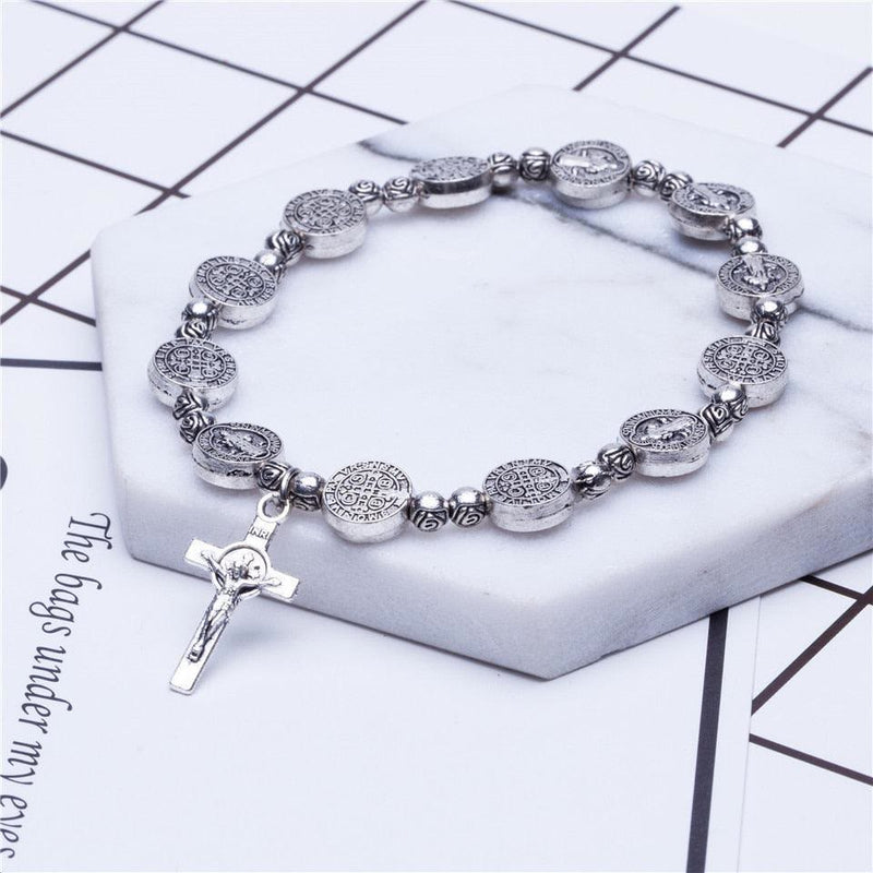 Gouden en zilveren Christelijk kruisarmband – Solana