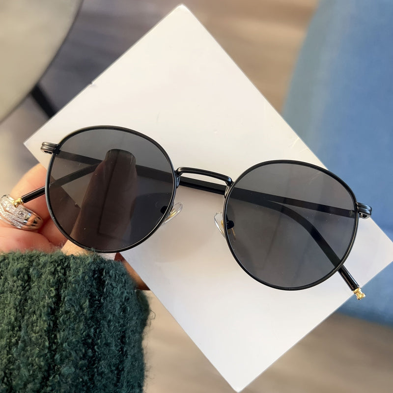 Vintage Ronde Zonnebril voor Dames – Retro Design met Metaal en Kunststof voor Elke Gelegenheid