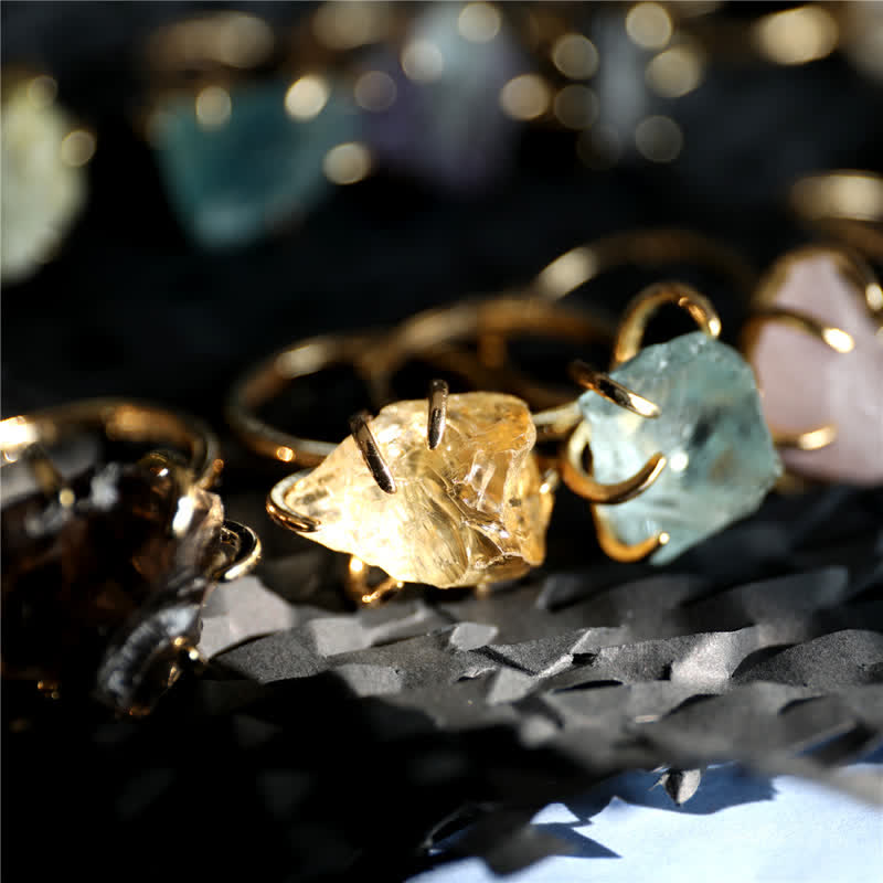 Zes-Klauwen Verstelbare Ring met Natuurlijke Kristal – Liora