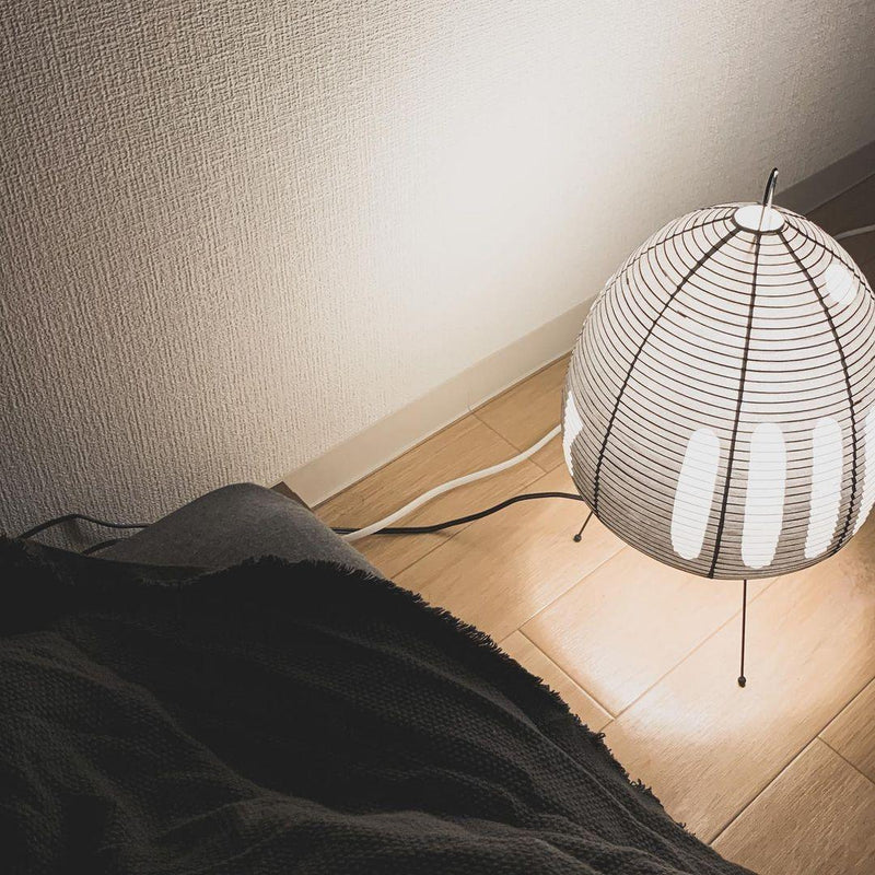 Akari Tafellamp – Japan-geïnspireerde Zacht Gloeiende Papieren Lamp