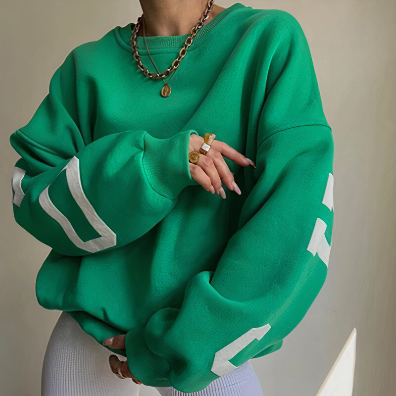 Clara - oversized klassieke wintertrui | Oversized comfortabele wintertrui voor dames | Tijdloze stijlvolle pullover | Perfect voor casual en chique outfits | Hoge kwaliteit en duurzaam | Elegant ontwerp en vrijheid van bewegingsvrijheid