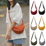 – Organiseren en stijlvol dragen met deze Half Moon Crossbody Tas