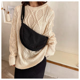 – Organiseren en stijlvol dragen met deze Half Moon Crossbody Tas