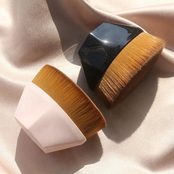 BeautyBrush | Krijg de kunst van een vlekkeloze foundation onder de knie met deze kwast!