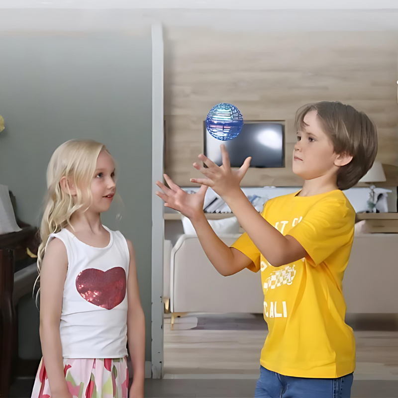 LumiFly - Vliegende LED Bal met Boomerang Effect