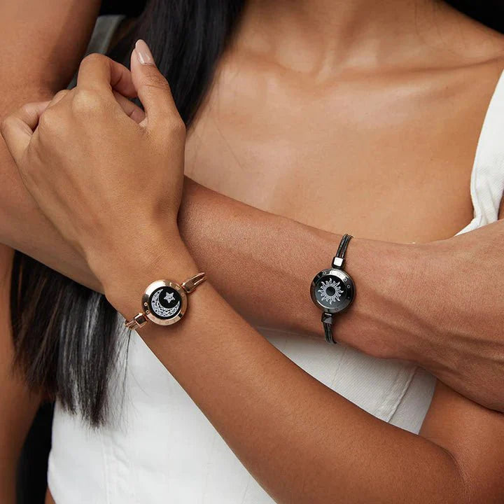 LovePulse Bands | Armbanden die oplichten en zoemen met liefde over kilometers!