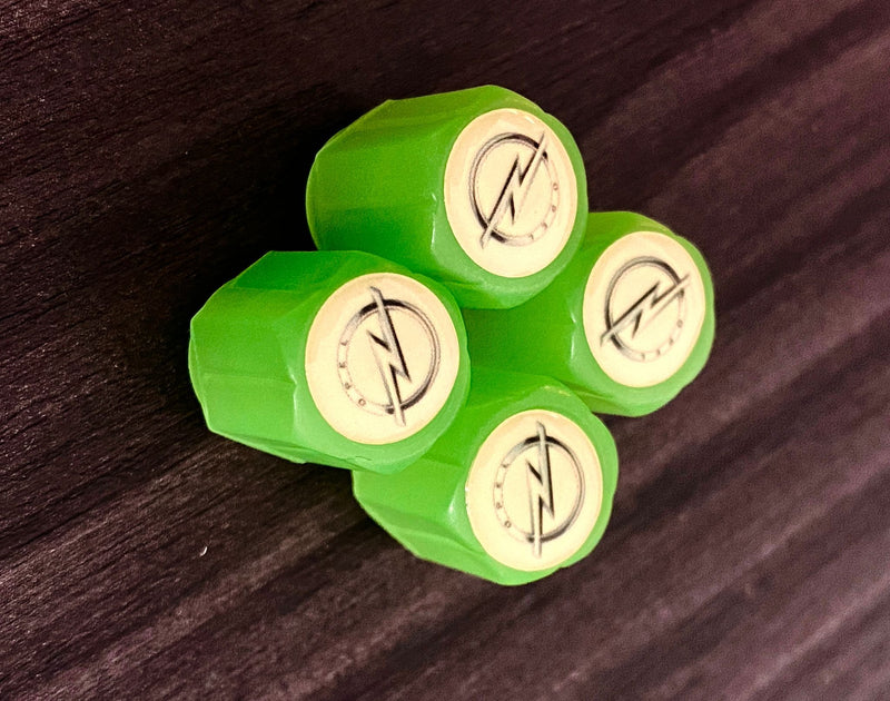 Set van 4 verlichte ventieldoppen met logo – LuxaGlow