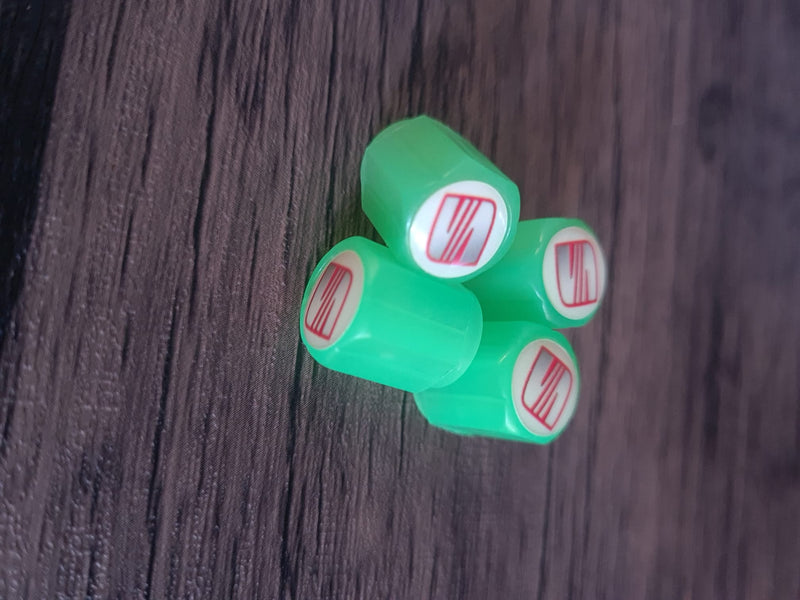 Set van 4 verlichte ventieldoppen met logo – LuxaGlow