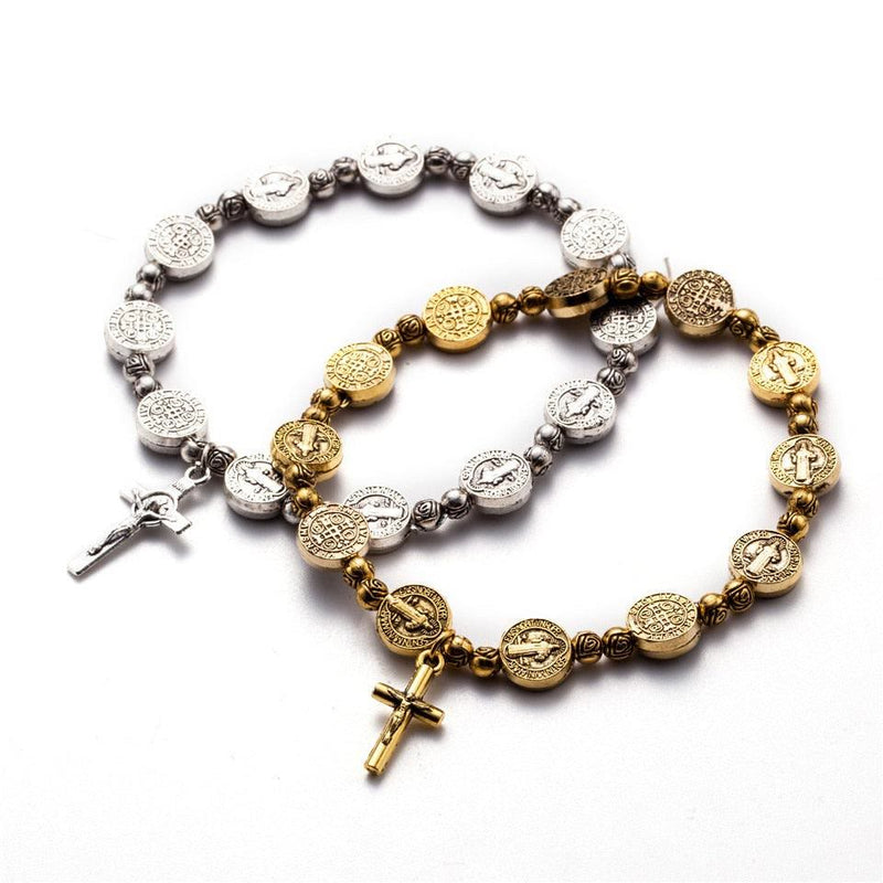 Gouden en zilveren Christelijk kruisarmband – Solana
