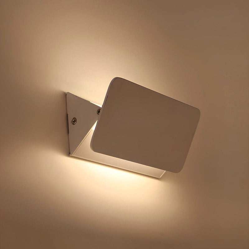 FlexiGlow Moderne Witte Wandlamp – Verstelbare Klep voor Perfecte Lichtspreiding