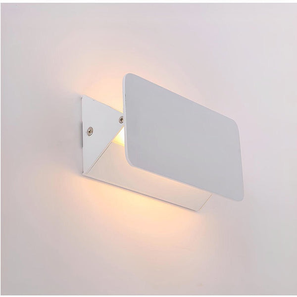 FlexiGlow Moderne Witte Wandlamp – Verstelbare Klep voor Perfecte Lichtspreiding
