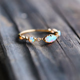 "Liefde en Eerlijkheid" - Opal Vintage Ring - Isabella