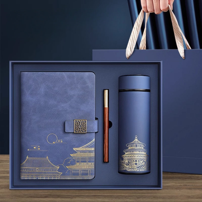 Exclusieve Geschenkset Verboden Stad – Notitieboek, Thermosfles en Pen in Luxe Doos