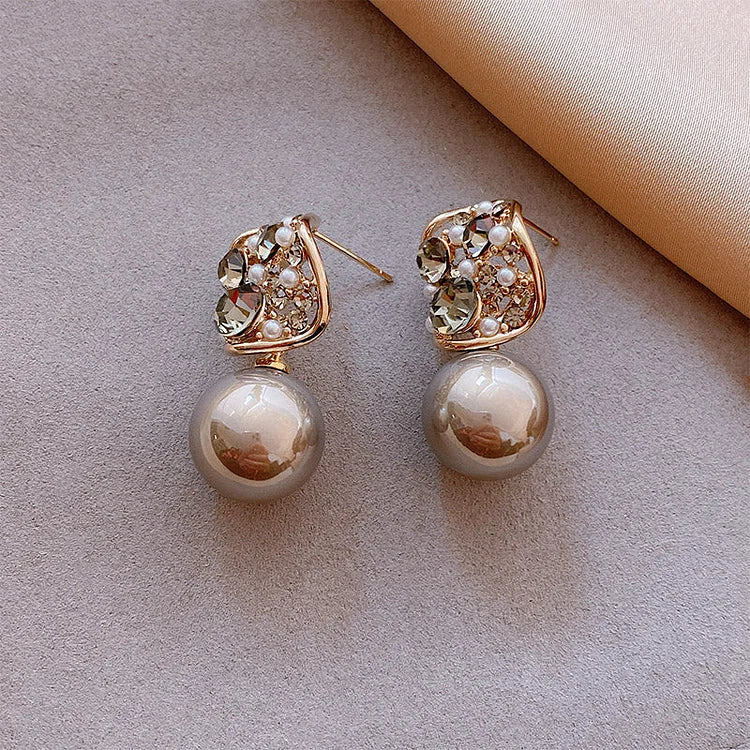 Grijze/Taupe Luxe Kristallen Pareloorringen – Eloria