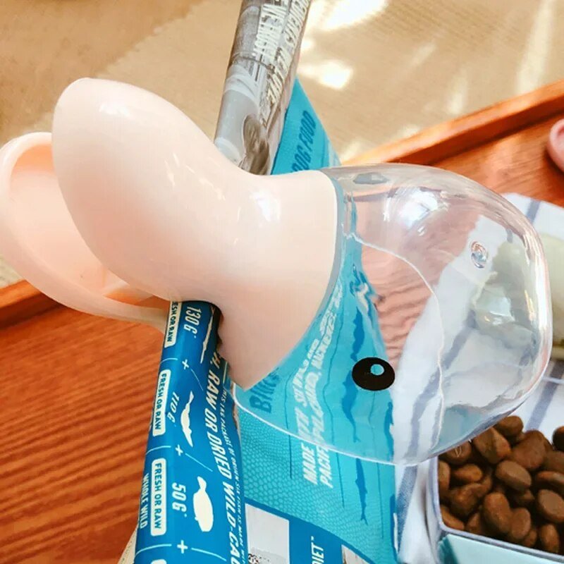 NiftyScoop | Houd dierenvoeding vers en serveer met gemak met deze schepclip!