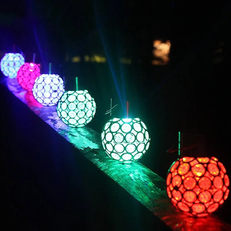 Solar Sphere | Ontdek de schoonheid van ballantaarns op zonne-energie voor je tuin!
