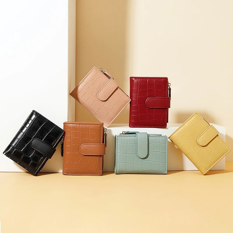 Cobble Wallet | Stap uit in stijl met deze trendy korte portemonnee met stenen patroon!