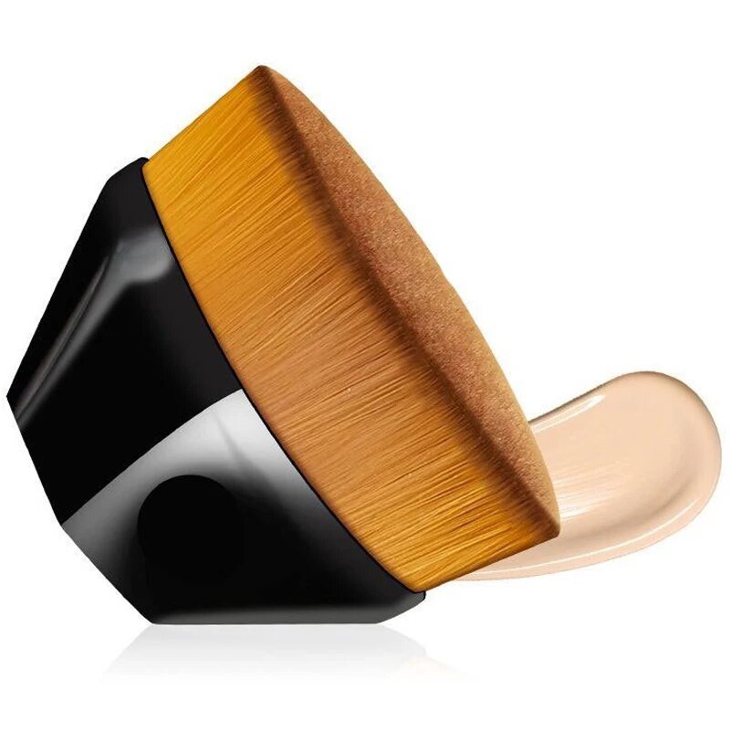BeautyBrush | Krijg de kunst van een vlekkeloze foundation onder de knie met deze kwast!