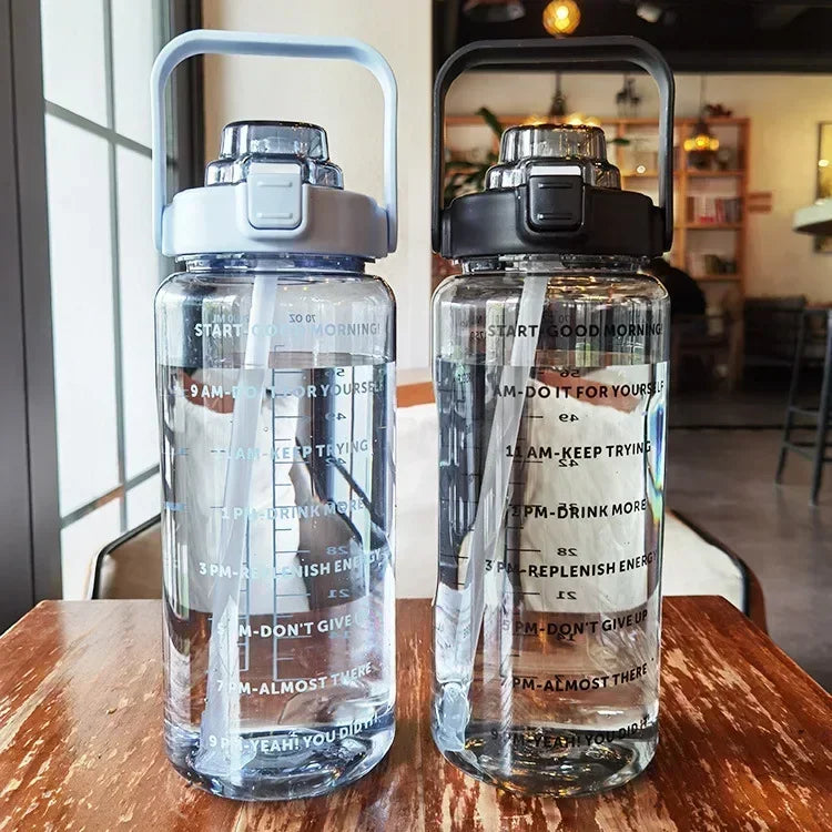 2L DRAAGBARE WATERFLES MET RIESTRAAL EN TIJDMARKERING VOOR SPORT & FITNESS