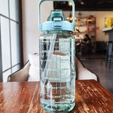 2L DRAAGBARE WATERFLES MET RIESTRAAL EN TIJDMARKERING VOOR SPORT & FITNESS