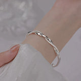 Gedraaide Zilveren Armband - Elegant en Verstelbaar Ontwerp