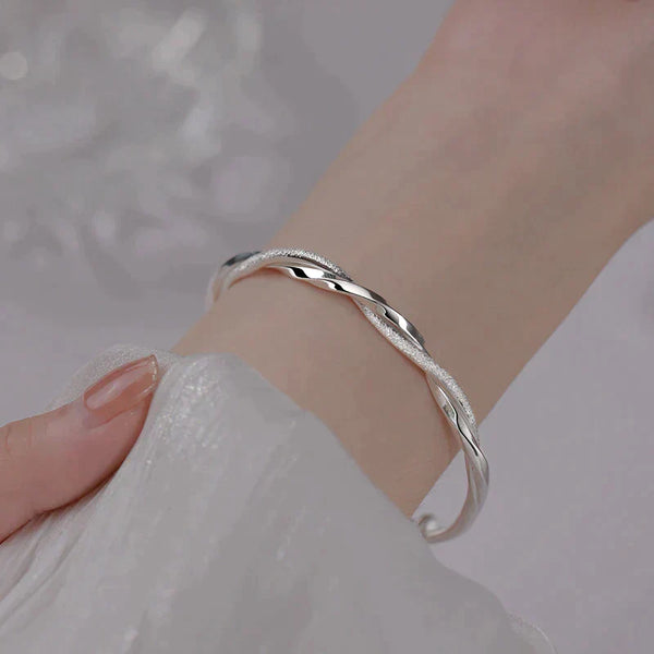 Gedraaide Zilveren Armband - Elegant en Verstelbaar Ontwerp