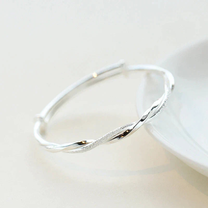 Gedraaide Zilveren Armband - Elegant en Verstelbaar Ontwerp